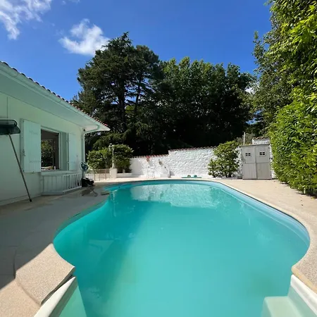 Semesterbostad Spacieuse Avec Piscine Privee *