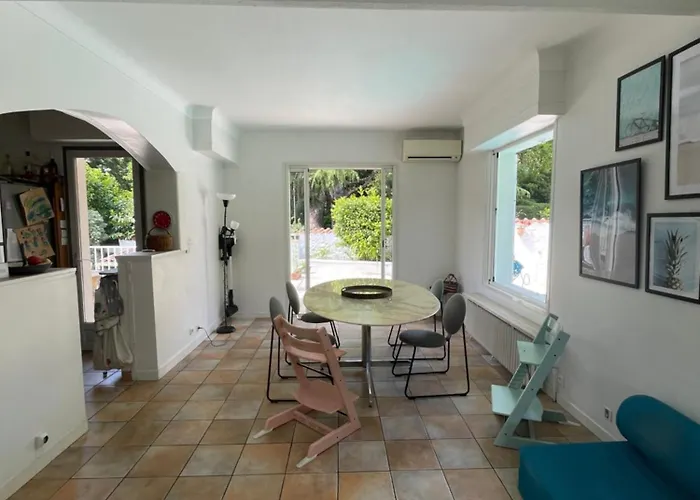 Nyaraló Spacieuse Avec Piscine Privee *