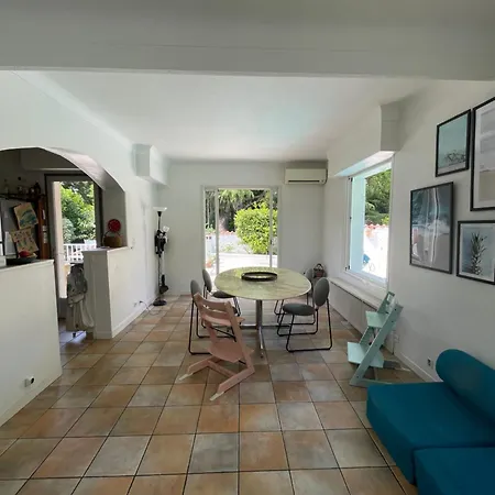 Prázdninový dům Spacieuse Avec Piscine Privee *