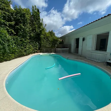 Spacieuse Avec Piscine Privee בית נופש ביאריץ